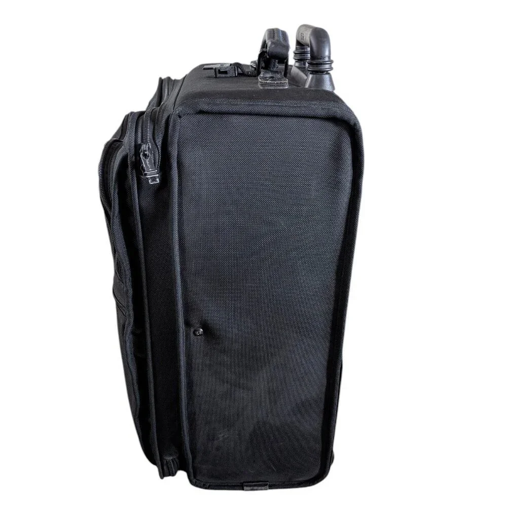 Tumi 23